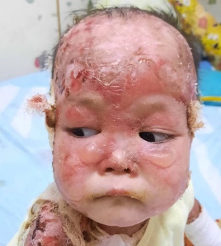 Voluntários entregando ajuda humanitária no Paraná